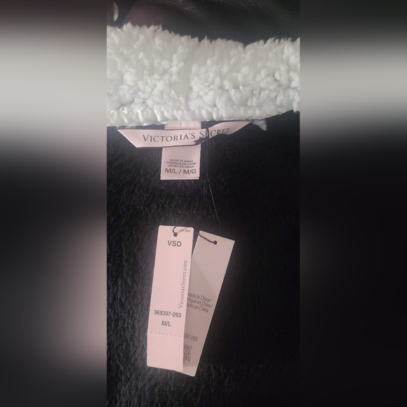 Victoria's Secret NWT Size M/L Black Robe - Picture 9 of 9